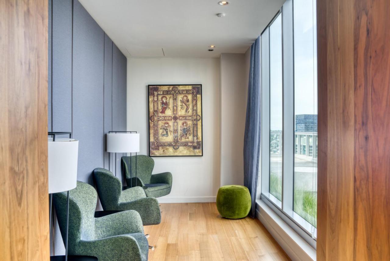 Downtown 1br W Gym Wd Bbq Nr Dining Shops Sea-398 *