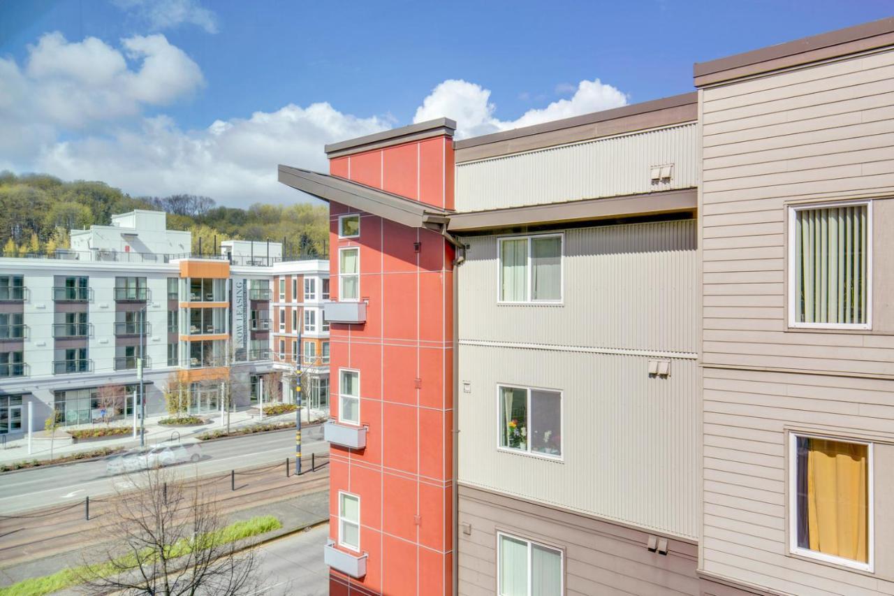 Columbia W Wd Gym Nr Light Rail Sea-347 * Seattle