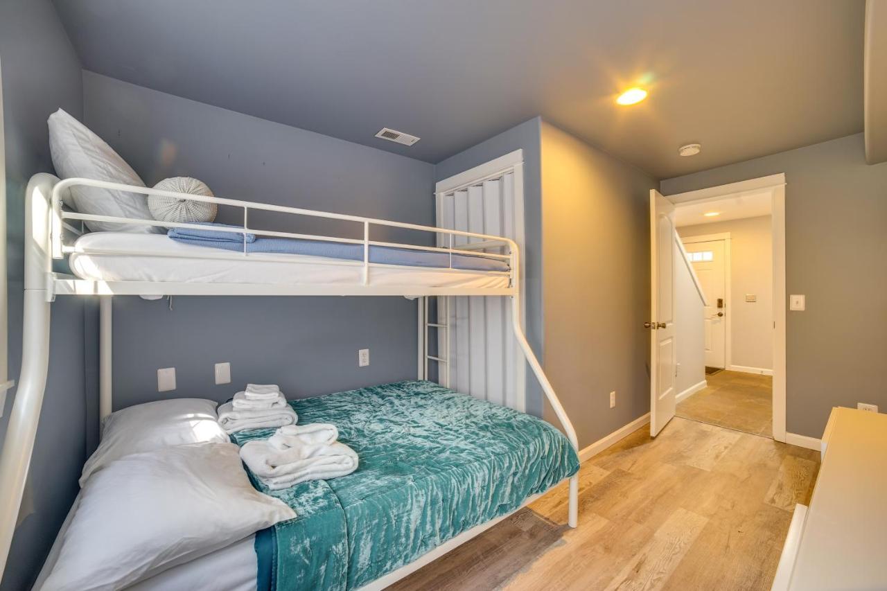 Holiday home Pet-friendly Townhome Less Than 1 Mile To Lake! Seattle
