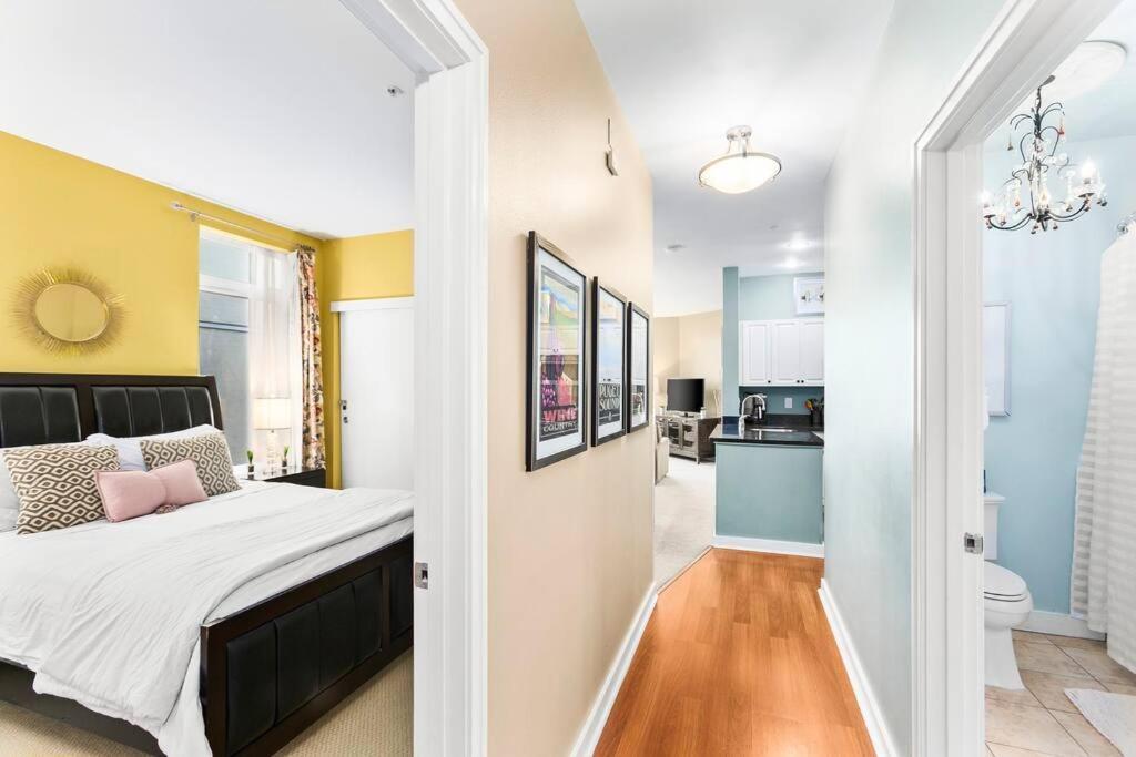 Corner Unit In The Middle Of It - 99 Walkscore Apartment *