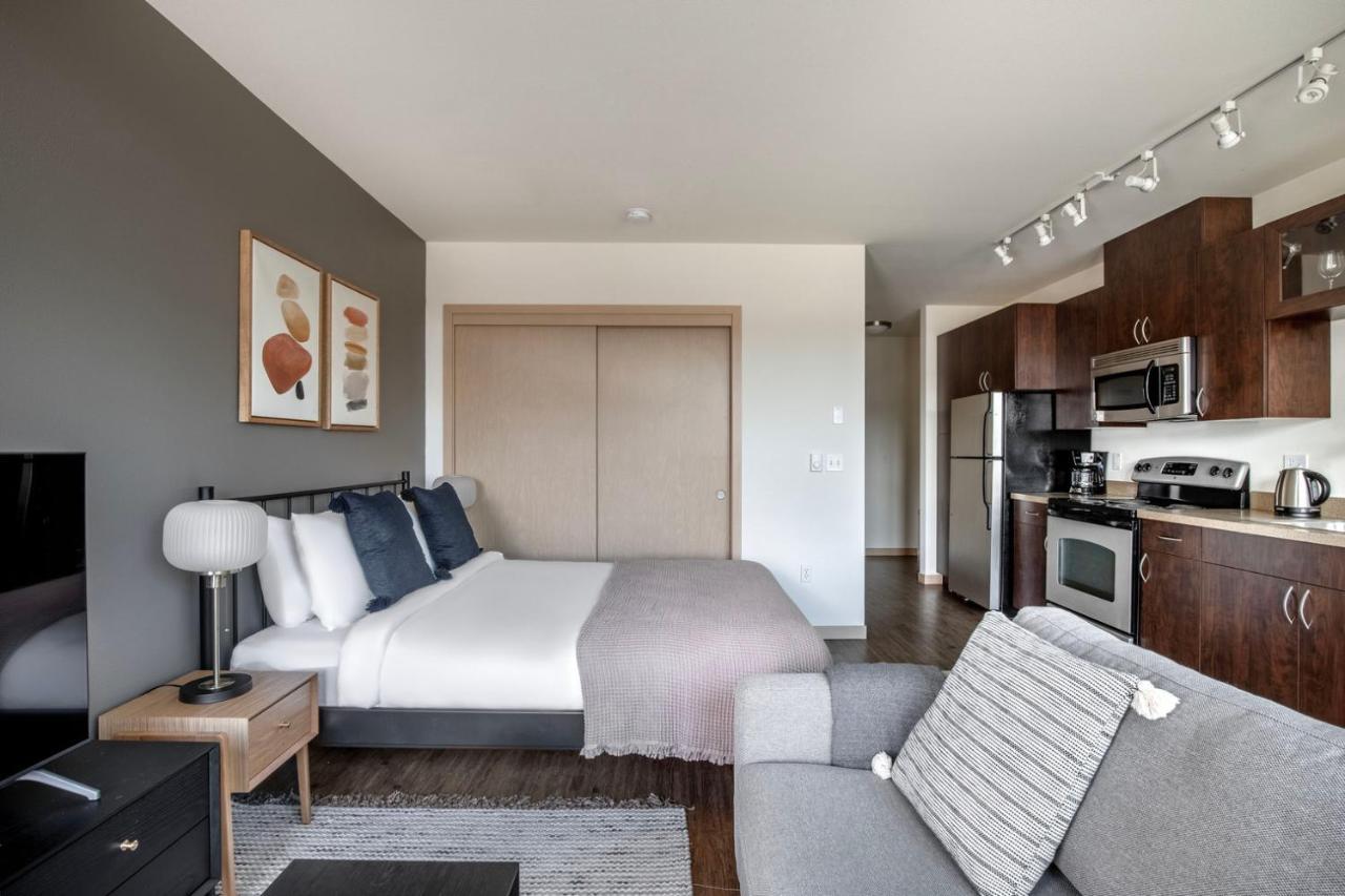 Apartment Wallingford W Pets Wd Nr Dining Bars Sea-562