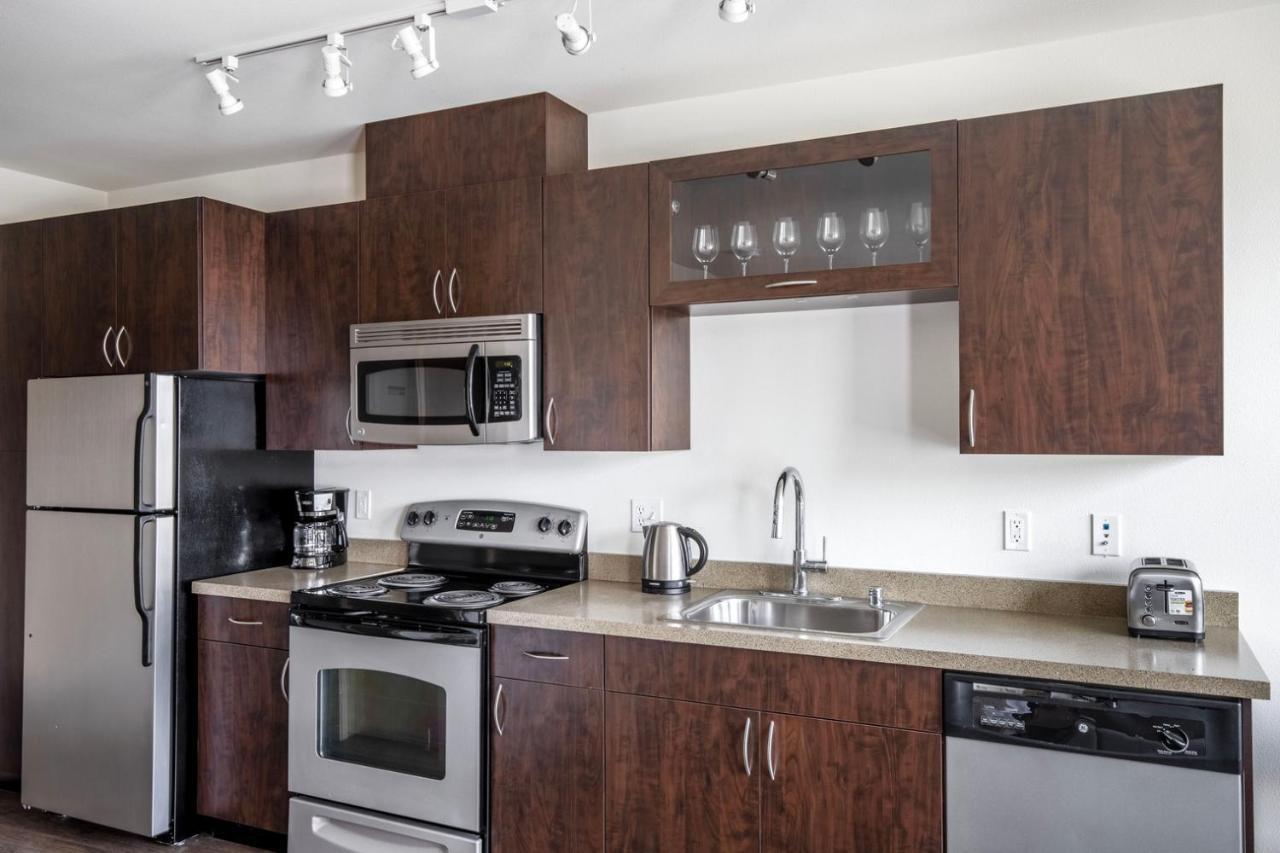Wallingford W Pets Wd Nr Dining Bars Sea-562 Apartment