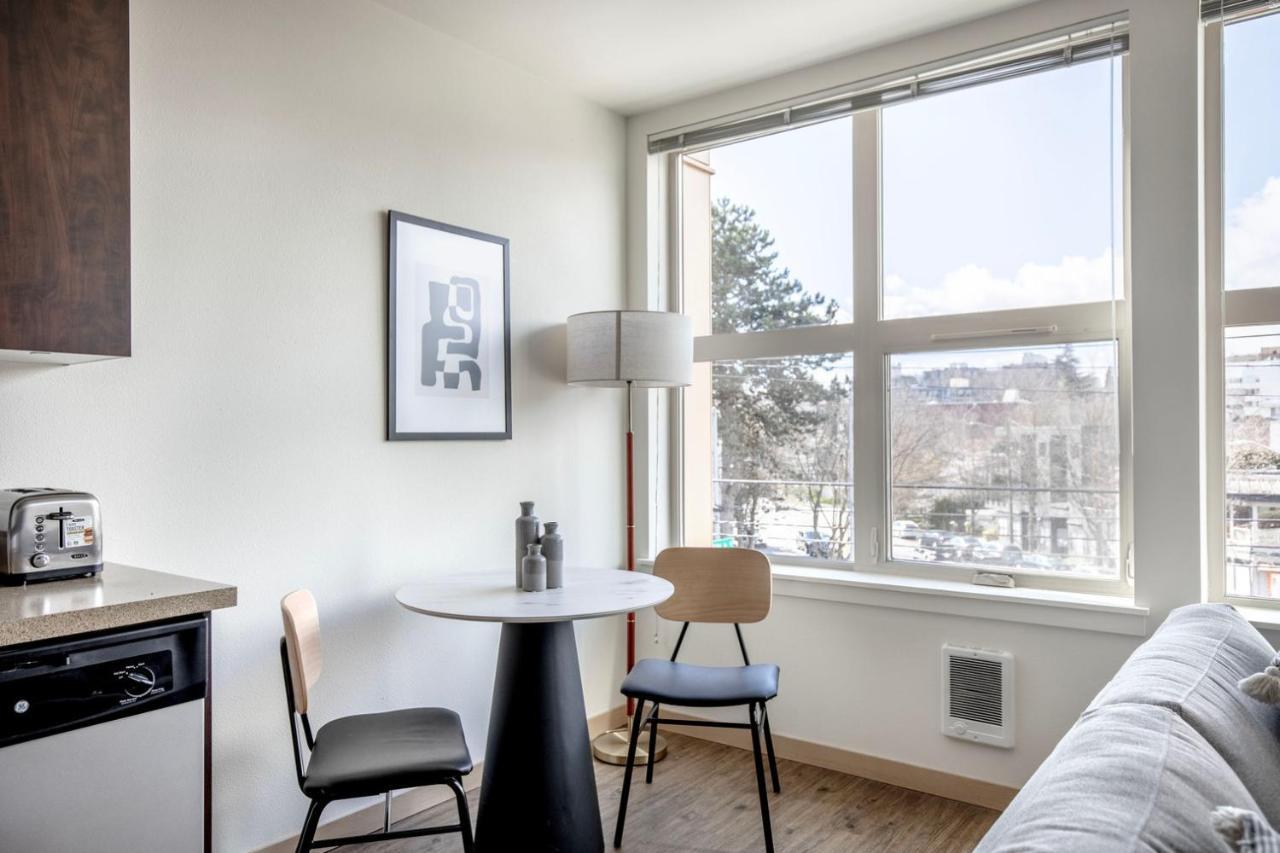 Apartment Wallingford W Pets Wd Nr Dining Bars Sea-562
