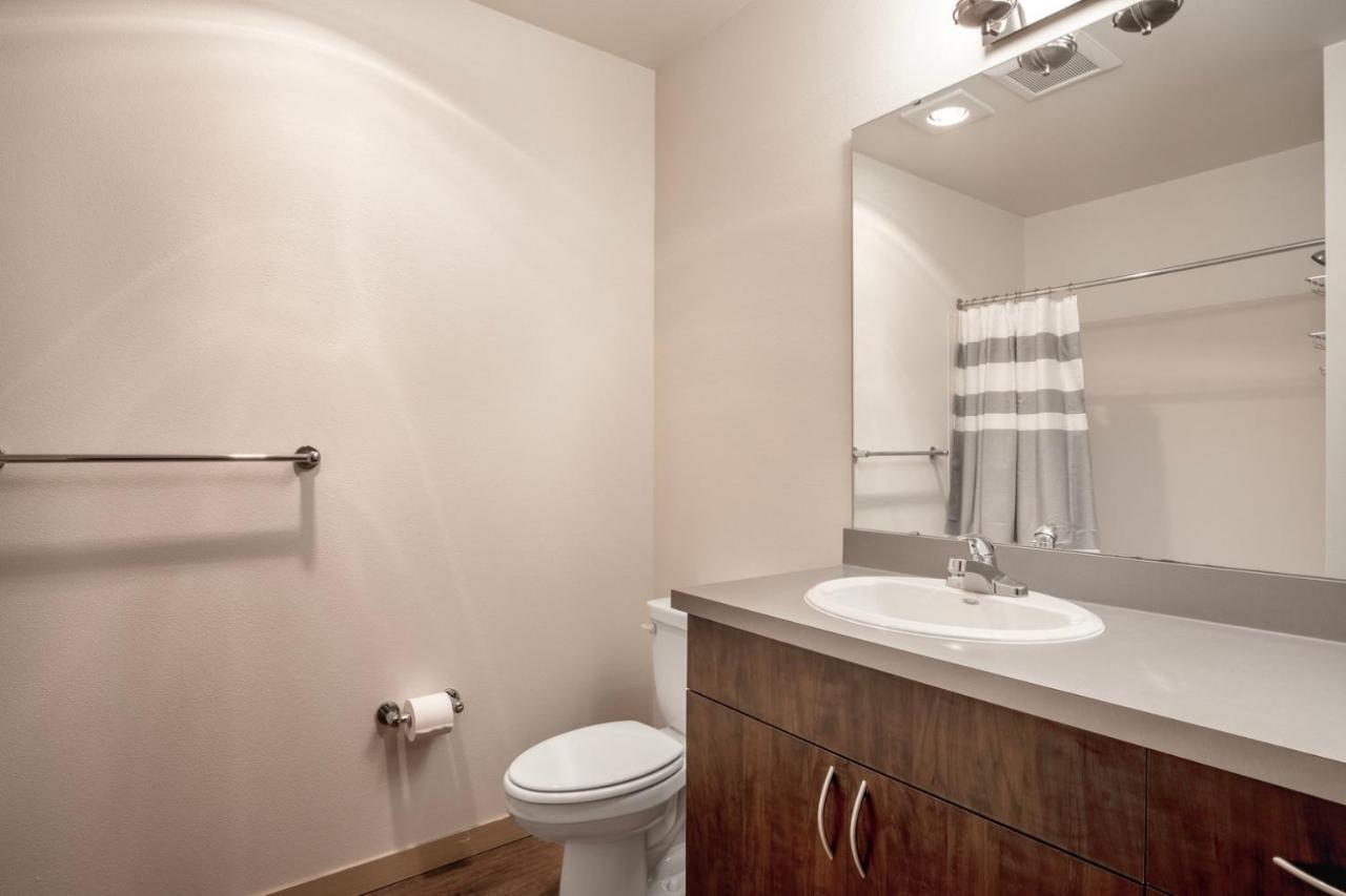 Wallingford W Pets Wd Nr Dining Bars Sea-562 Seattle