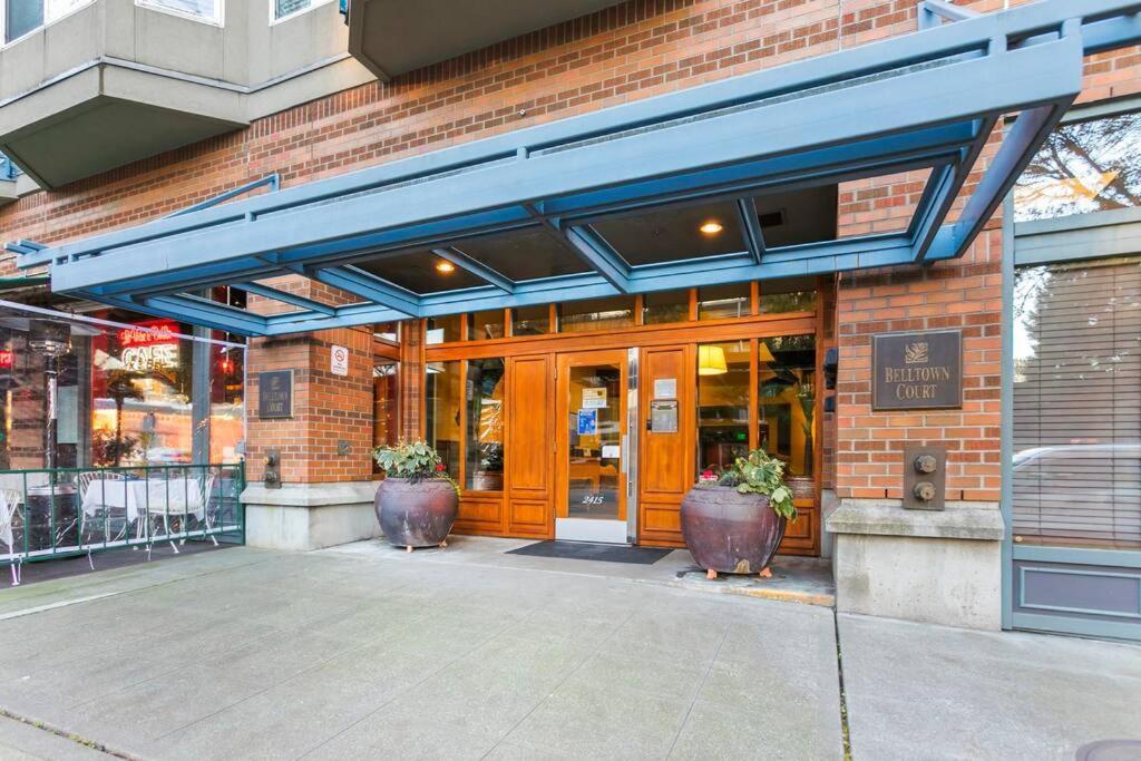 Corner Unit In The Middle Of It - 99 Walkscore Seattle