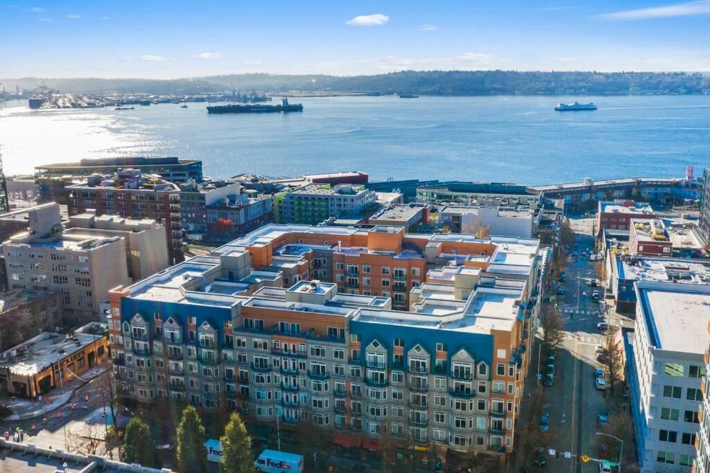 Apartment Corner Unit In The Middle Of It - 99 Walkscore Seattle