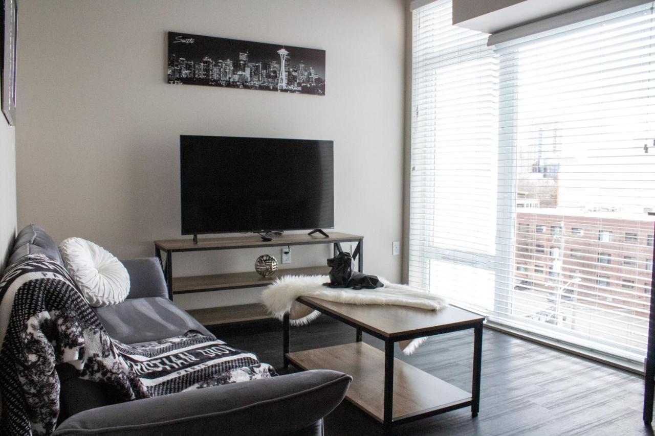 Chic Queen Anne Retreat Apartment Seattle