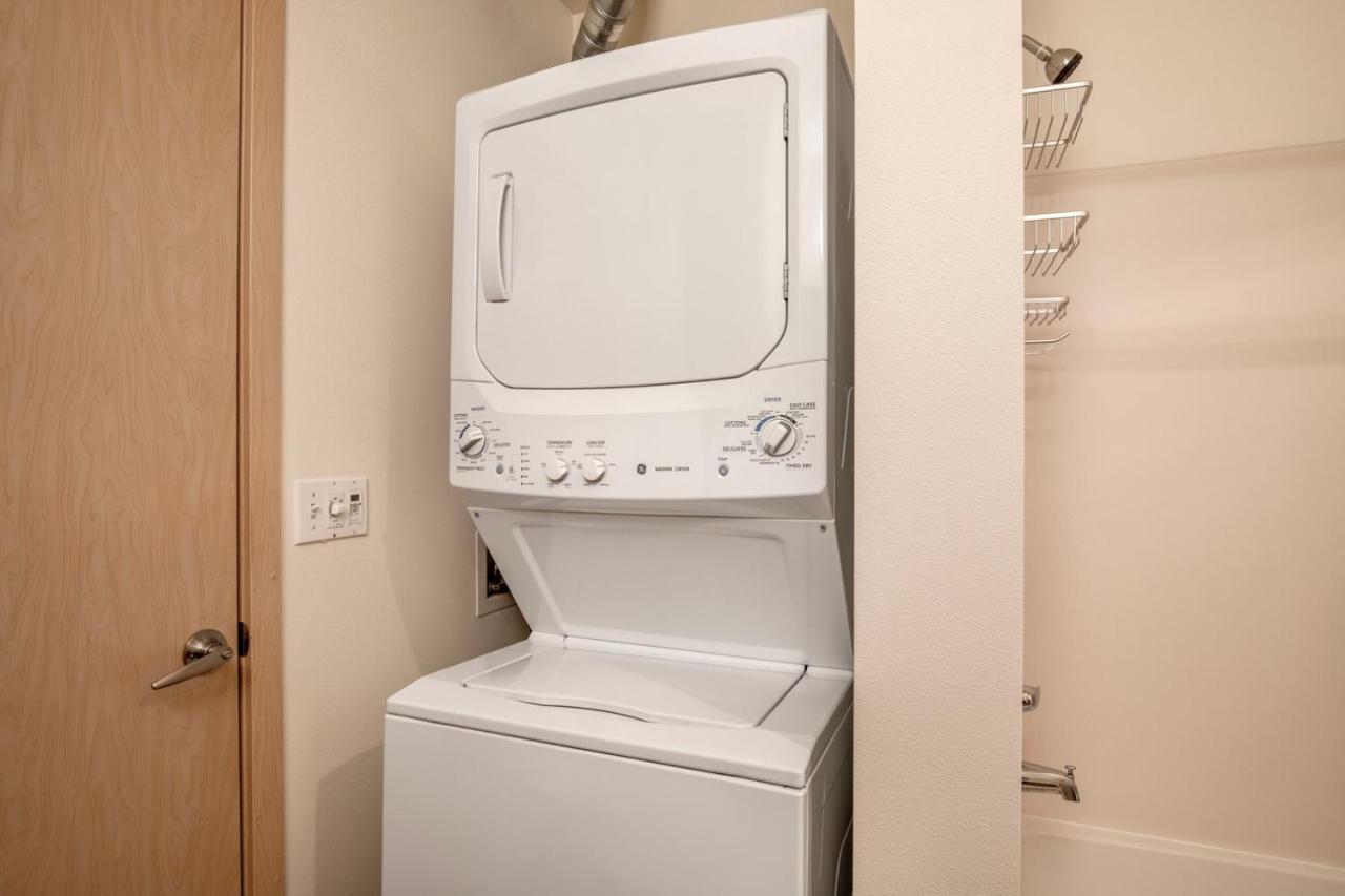 Apartment Wallingford W Pets Wd Nr Dining Bars Sea-562
