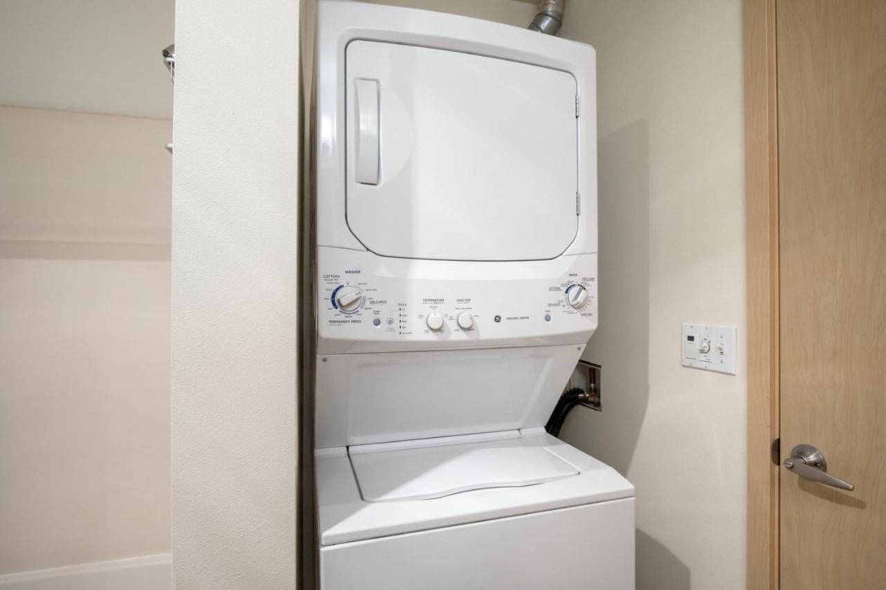 Wallingford 1br W Lounge Pets Nr 99 I-5 Sea-559 Apartment