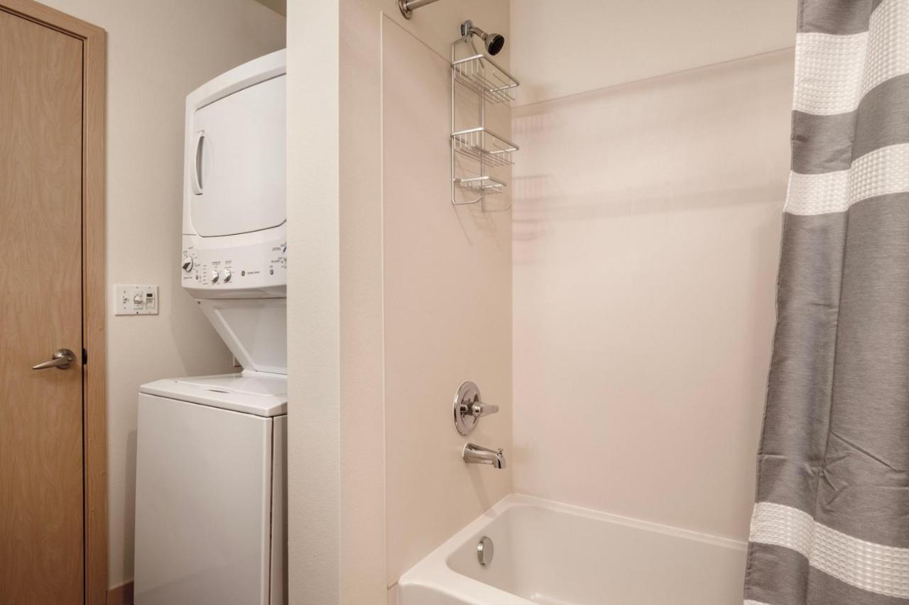 Apartment Wallingford W Pets Wd Nr Dining Bars Sea-562 *