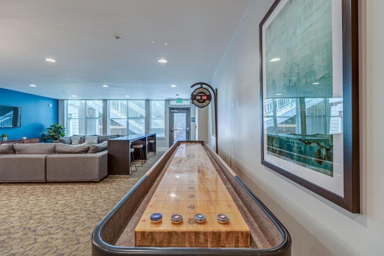 Wallingford W Pets Wd Nr Dining Bars Sea-562 Seattle