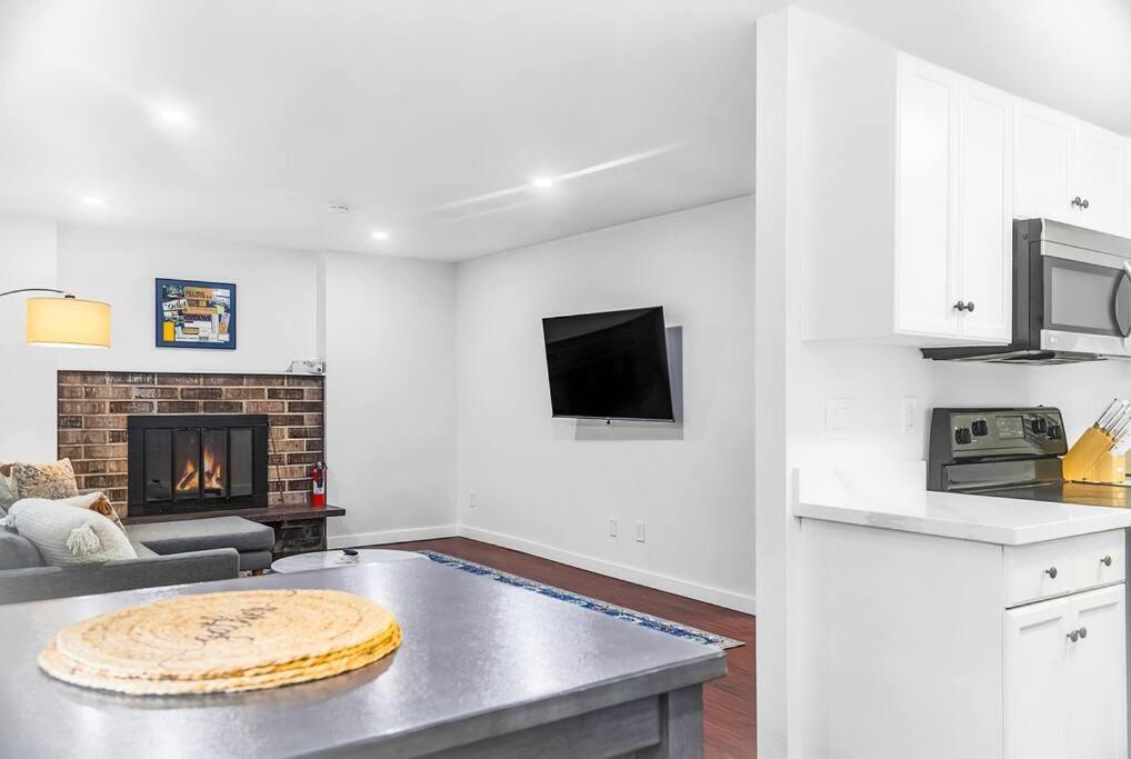 Apartment Cloud 2br Prime Location Seattle