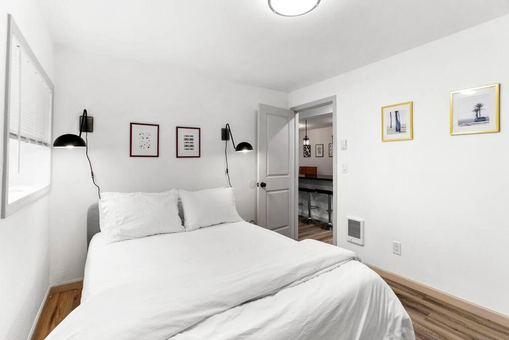 Hillside In - Updated And Well Appointed. Apartment