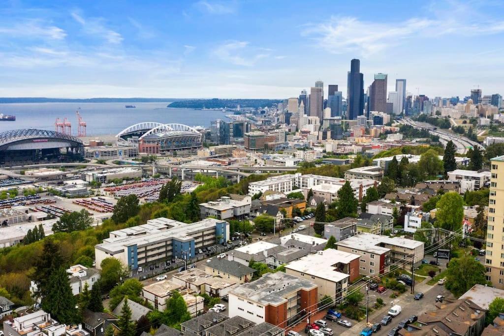 Hillside In - Updated And Well Appointed. * Seattle