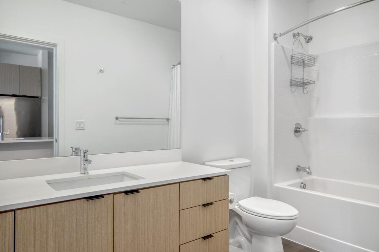 District 1br W Gym Bbq Nr Downtown Sea-549