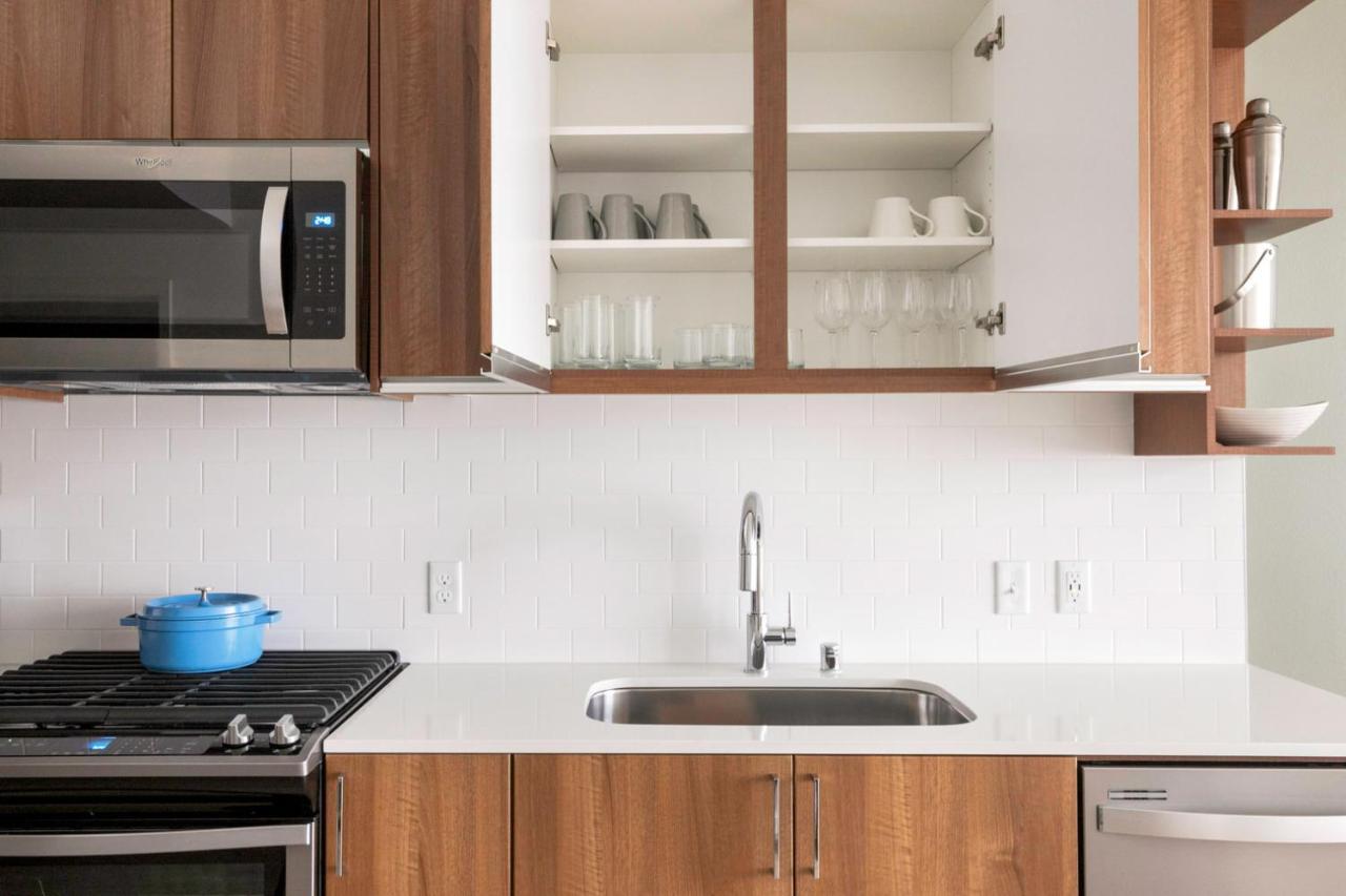 S Union 1br W Gym Wd Nr Whole Foods Sea-2