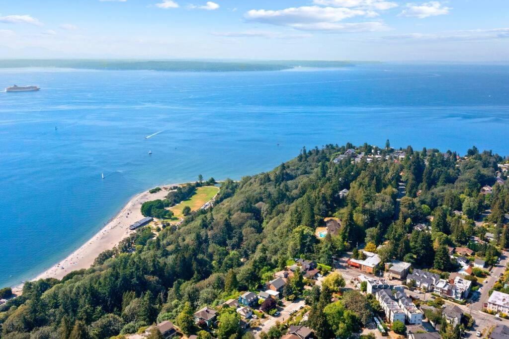 Apartment Golden Gardens Getaway-walk To & Waterfront