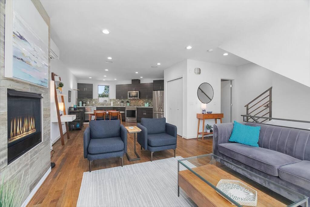Apartment Golden Gardens Getaway-walk To & Waterfront *