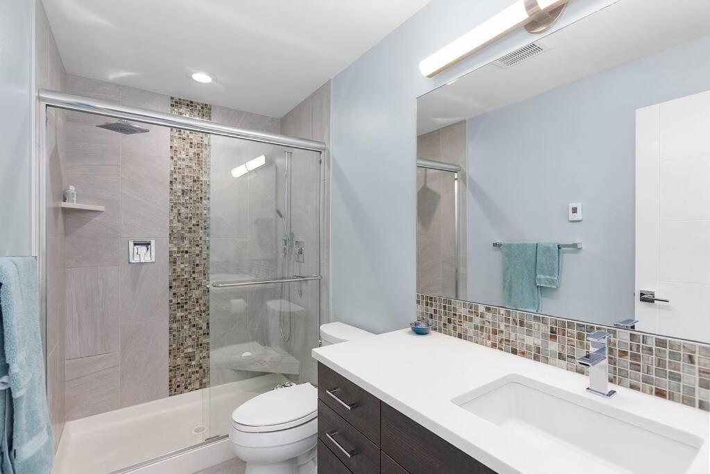 Golden Gardens Getaway-walk To & Waterfront Apartment