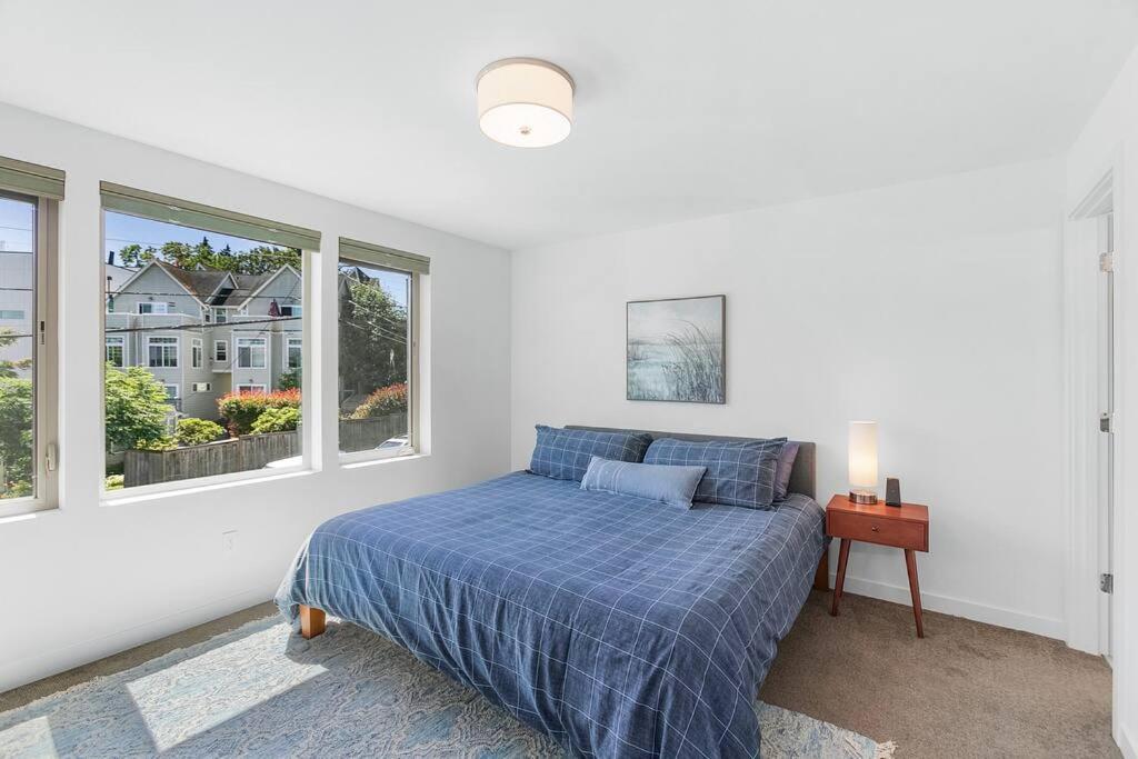 Apartment Golden Gardens Getaway-walk To & Waterfront