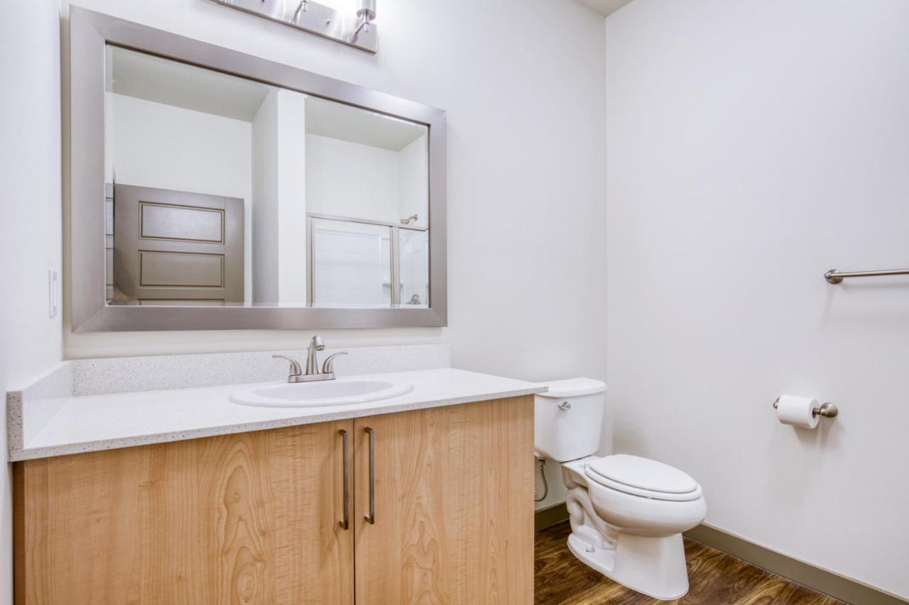 Ballard 2br W Gym Pet Area Nr Ballard Locks Sea-270 *
