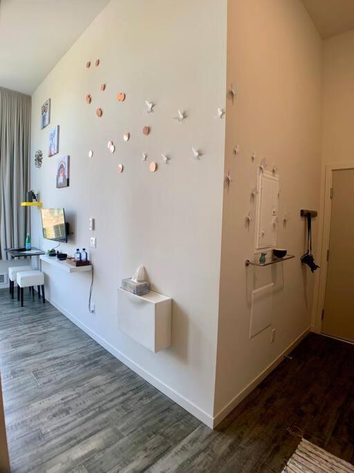 Apartment Lofty Prime Cap Hill Area Mins To Downtown *