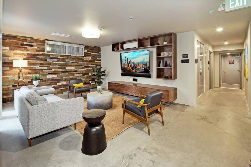 Lofty Prime Cap Hill Area Mins To Downtown *