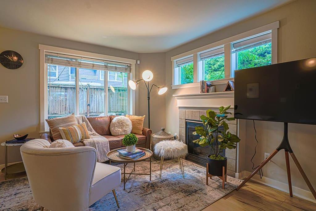 Fremont's Stylish Home-lake Union View On Rooftop Seattle