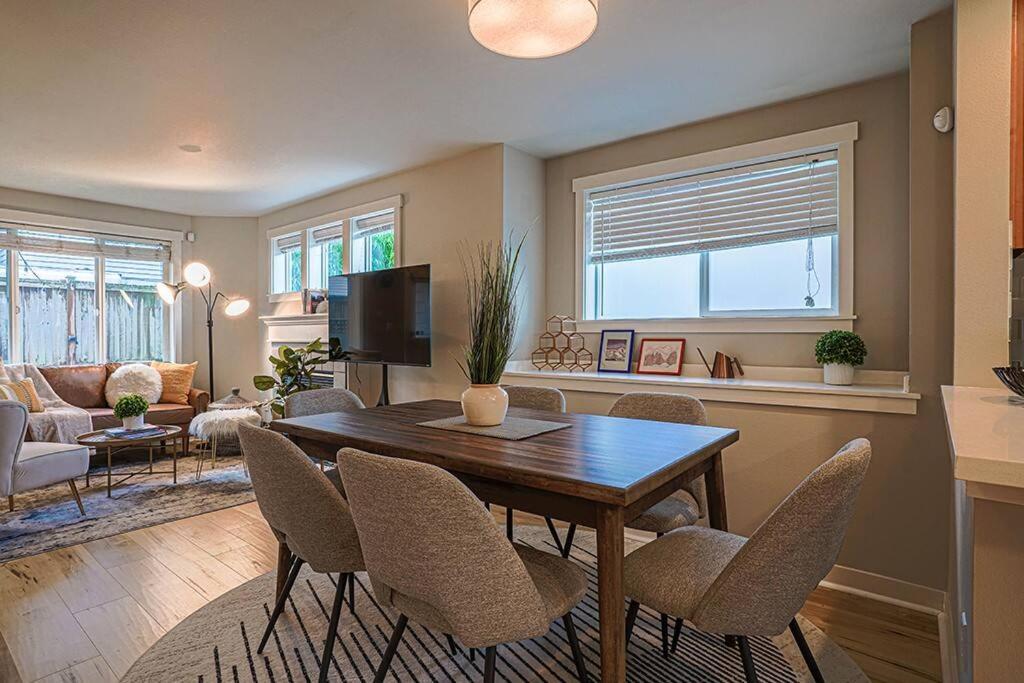 Fremont's Stylish Home-lake Union View On Rooftop Seattle