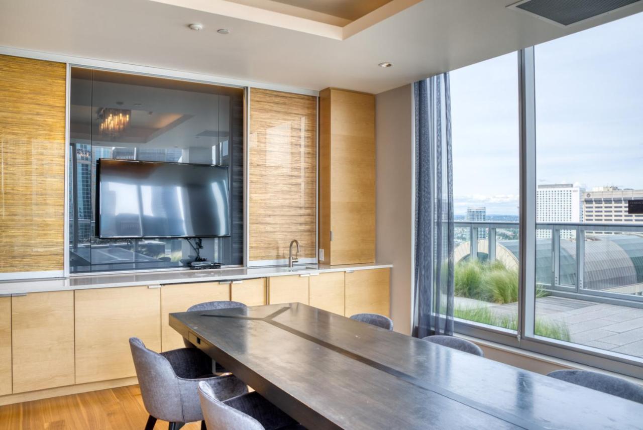 Apartment Downtown 1br W Gym Wd Bbq Nr Dining Shops Sea-399 Seattle