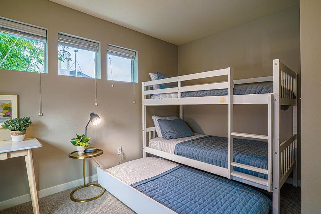 Fremont's Stylish Home-lake Union View On Rooftop