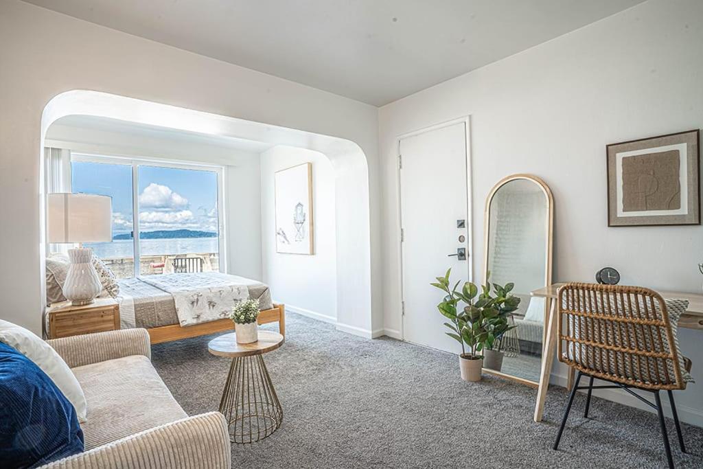 Waterfront Bliss, 2 Bedroom Apt Near Alki * Seattle