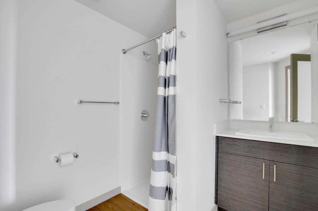 Columbia 2br W Wd Gym Nr Light Rail Sea-341 Apartment *