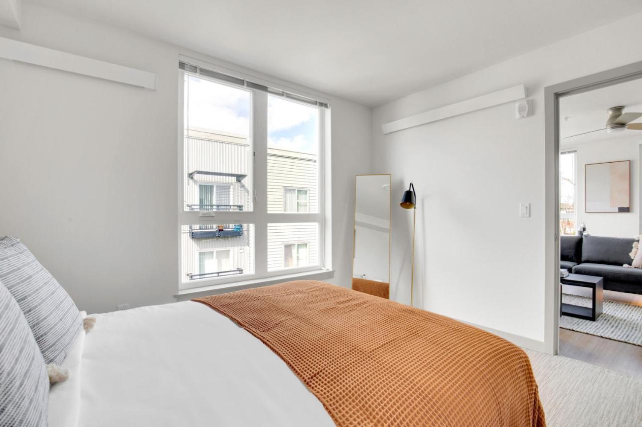 Columbia 2br W Wd Gym Nr Light Rail Sea-341