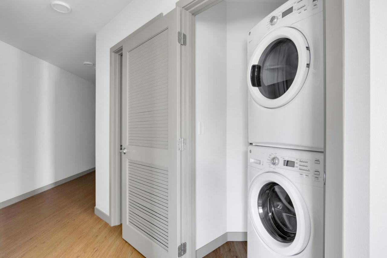 Columbia 2br W Wd Gym Nr Light Rail Sea-341 *