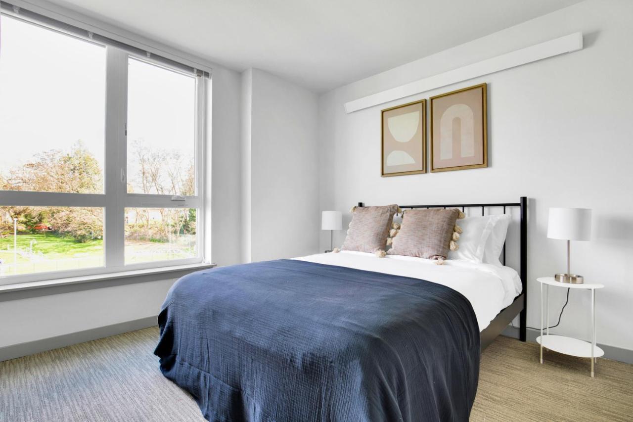 Columbia 2br W Wd Gym Nr Light Rail Sea-341