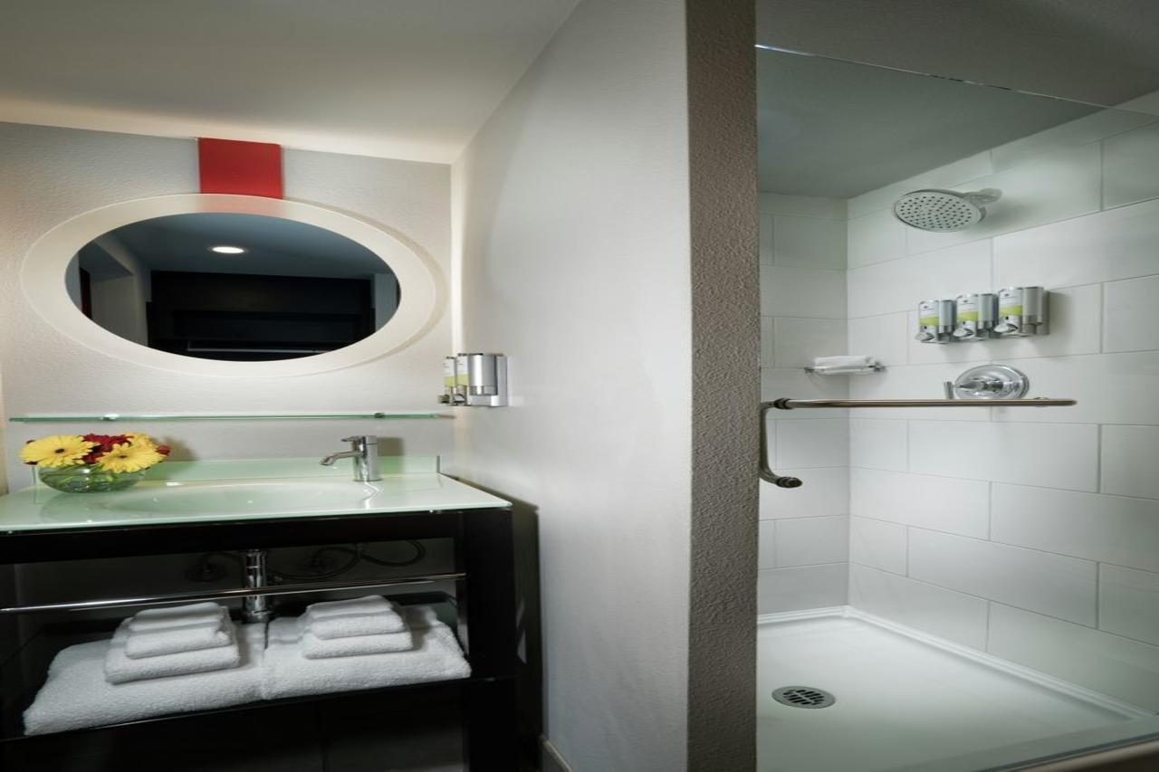 Staypineapple, Five, Downtown 3*