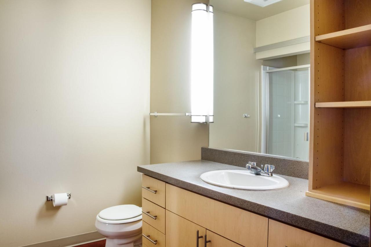 Queen Anne 1br W Gym Wd Lounge Roof Deck Sea-575 *