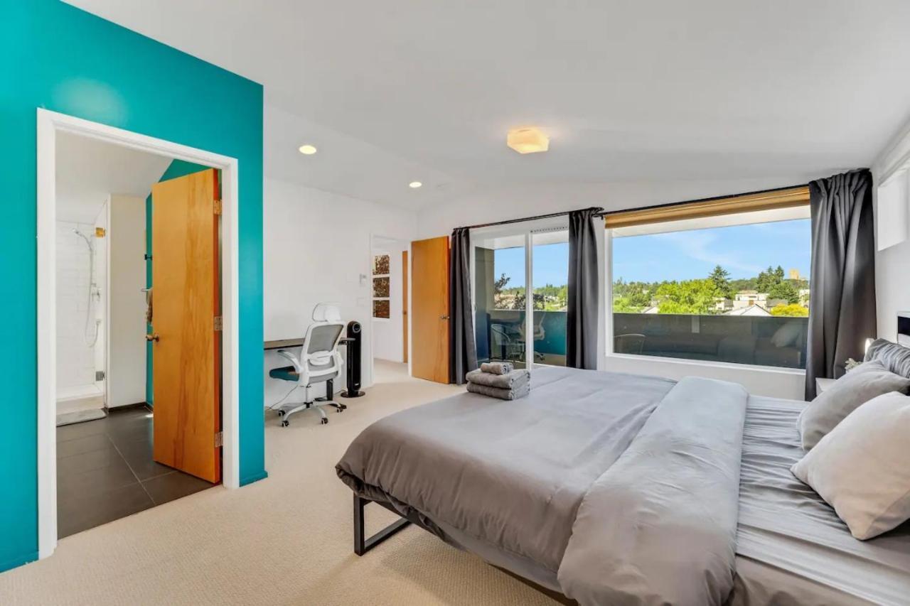 Smart Minimal 3br 2.5bath House With Parking *