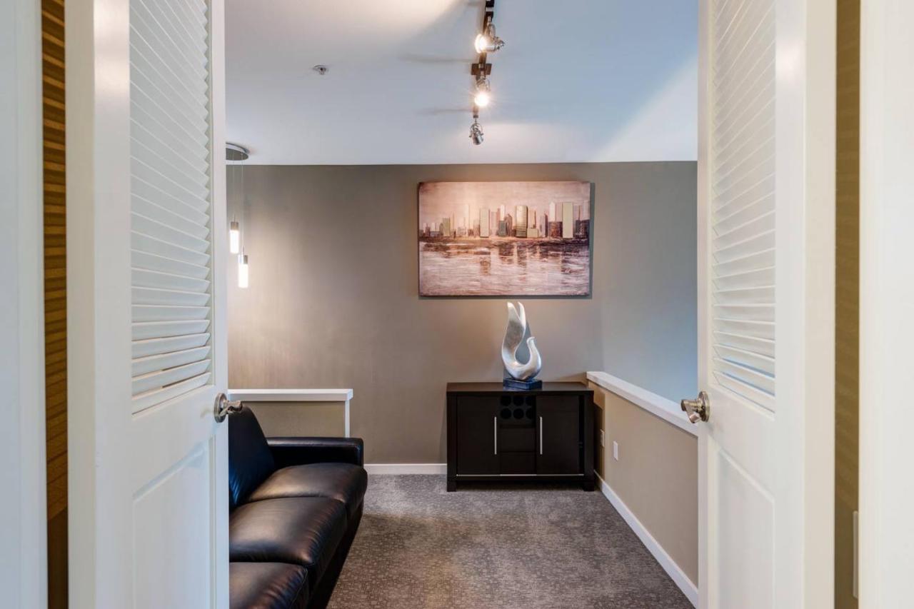 Modern Downtown Floor Penthouse With Bay Views Apartment *