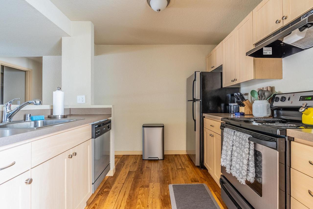 Beautiful And Cozy One Bedroom -wifi, Bbq, Patio, Dog Park, Close To Greenlake And Northgate Apartment