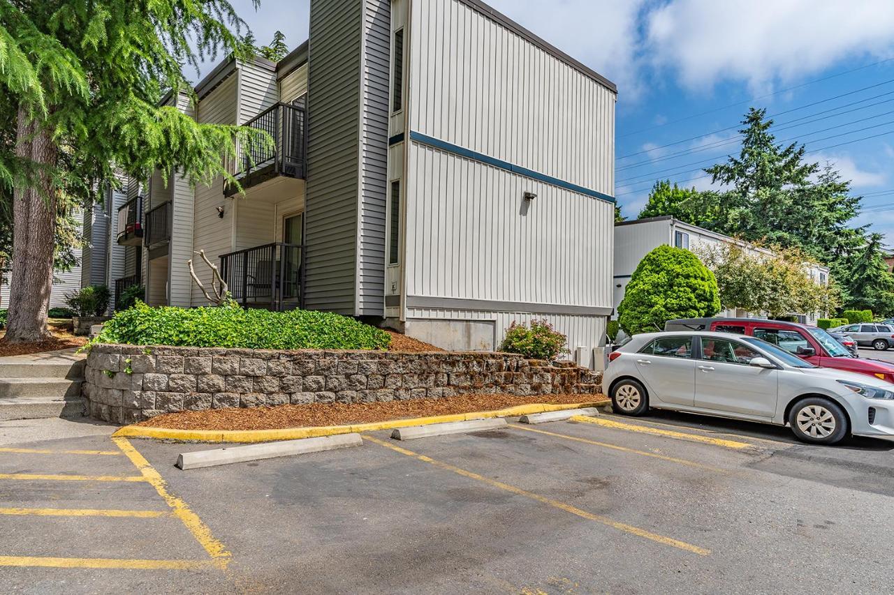 Beautiful And Cozy One Bedroom -wifi, Bbq, Patio, Dog Park, Close To Greenlake And Northgate Apartment