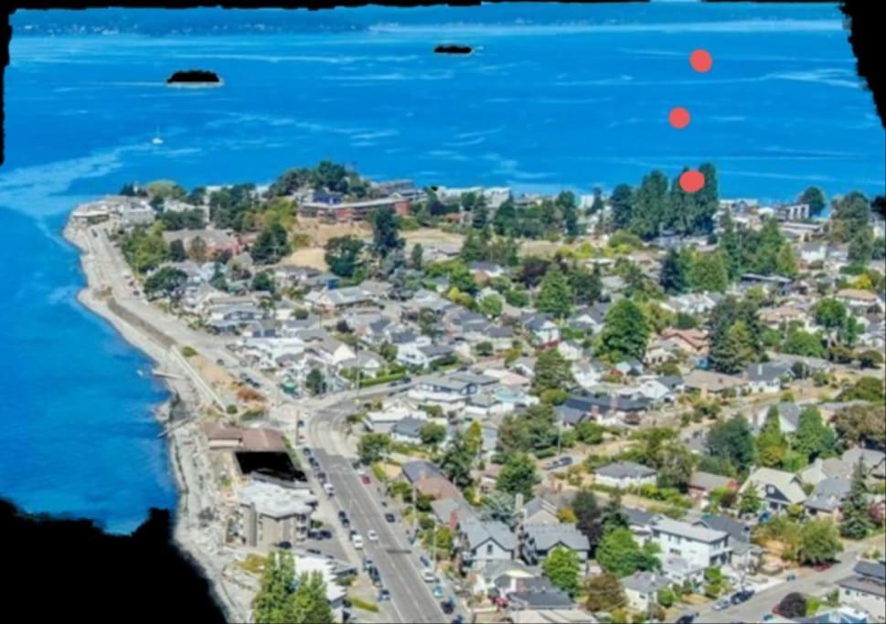 Guest house Upstairs Alki - -historic-1858 Seattle