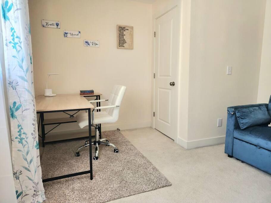 Cozy Contemporary 2br With Sofa Bed In The Office Apartment *