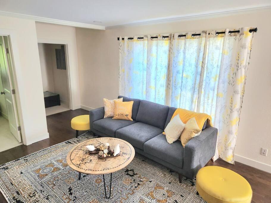 Cozy Contemporary 2br With Sofa Bed In The Office * Seattle