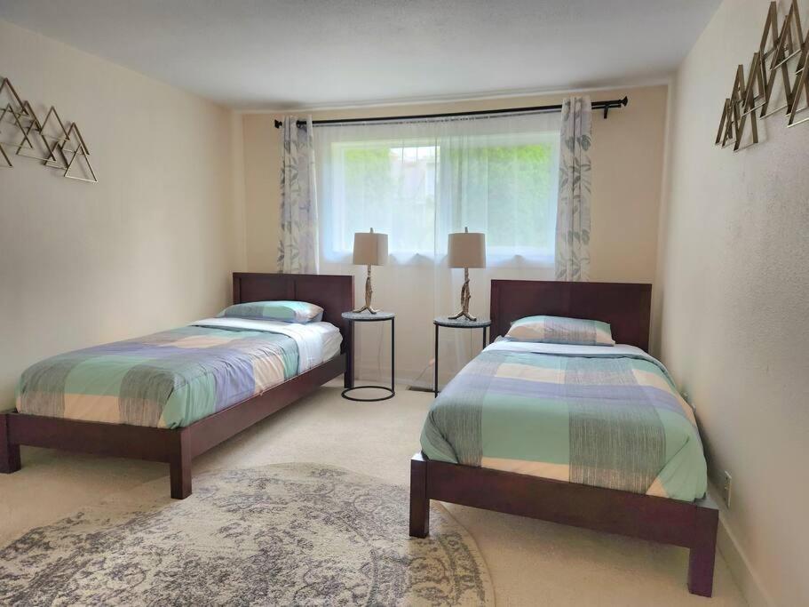 Cozy Contemporary 2br With Sofa Bed In The Office