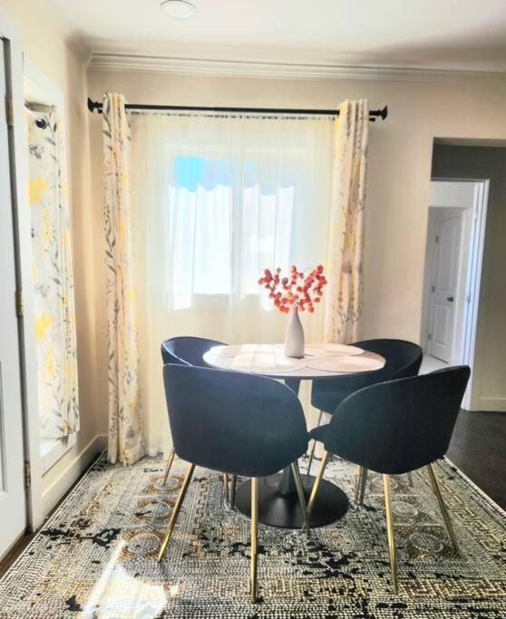 Cozy Contemporary 2br With Sofa Bed In The Office *