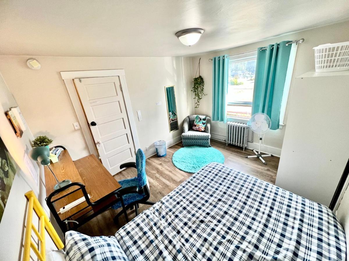 Airport Cozy Stay: Shared Comfort, Prime Location * Seattle