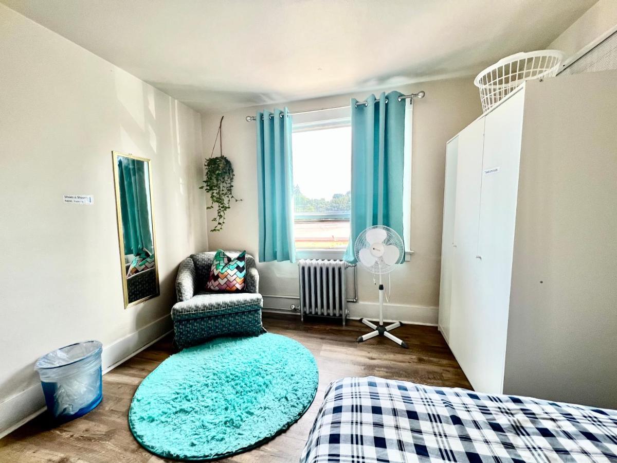 Airport Cozy Stay: Shared Comfort, Prime Location Seattle
