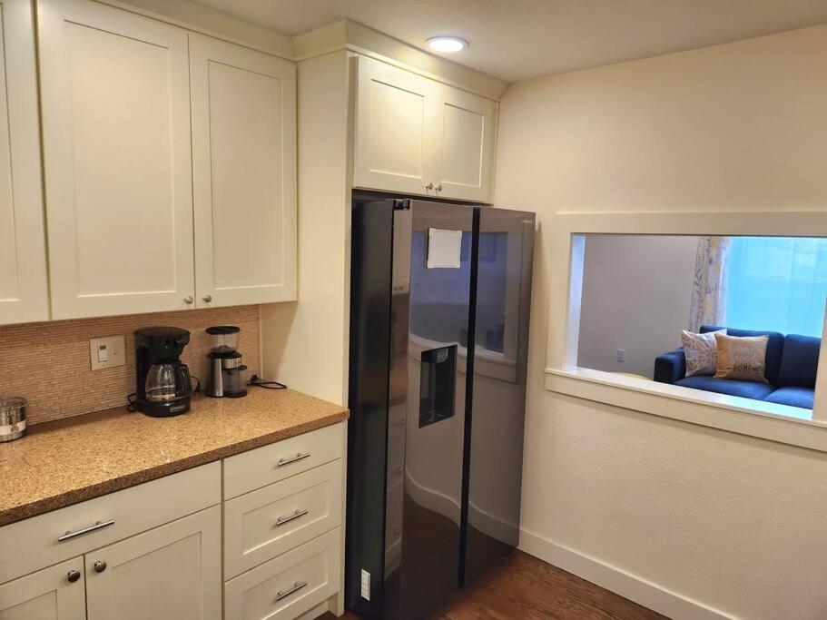 Apartment Cozy Contemporary 2br With Sofa Bed In The Office